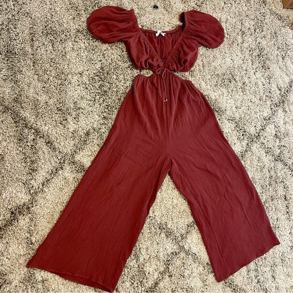 ASTR the Label Crinkled Cutout Jumpsuit - Size Small - Picture 9 of 14